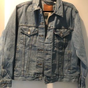 NWT Levi’s ex-boyfriend trucker jean jacket large